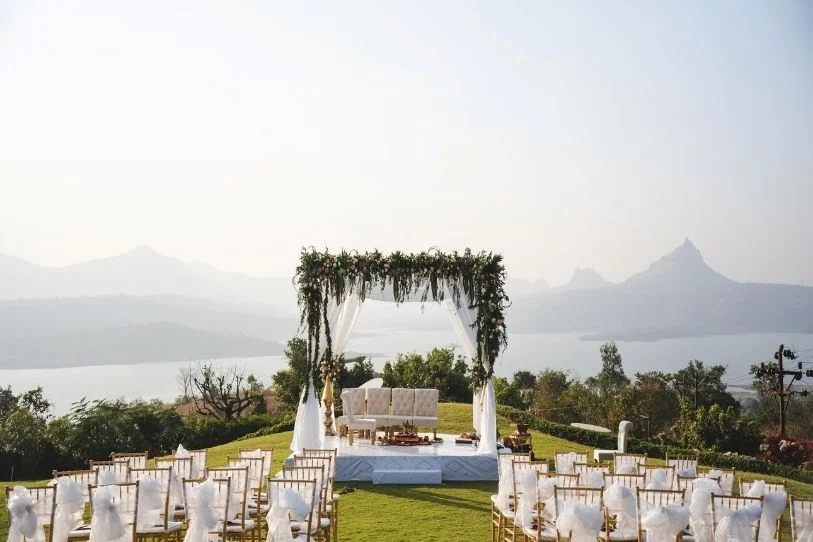 minimalist mandap decoration